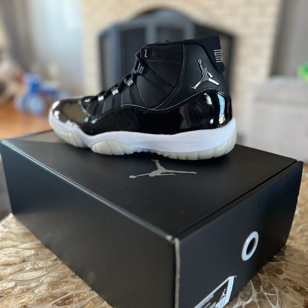 Air Jordan Retro 11 Black Sneakers
